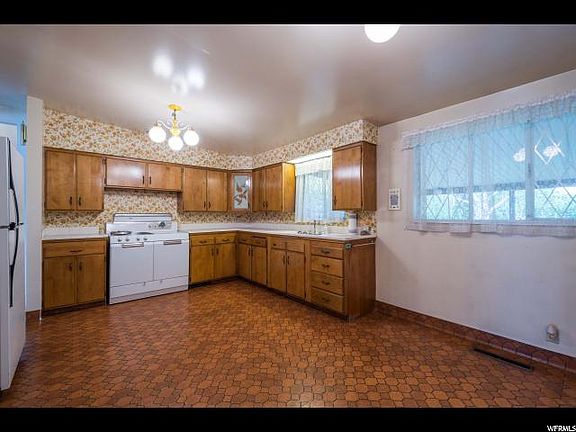 5th image of 109 W American Ave
