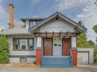 8225 SE Taylor St, Portland, OR 97216