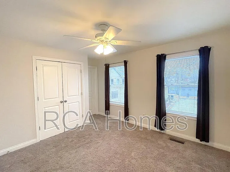 232 E Saint Joseph St #1 — Photo 8