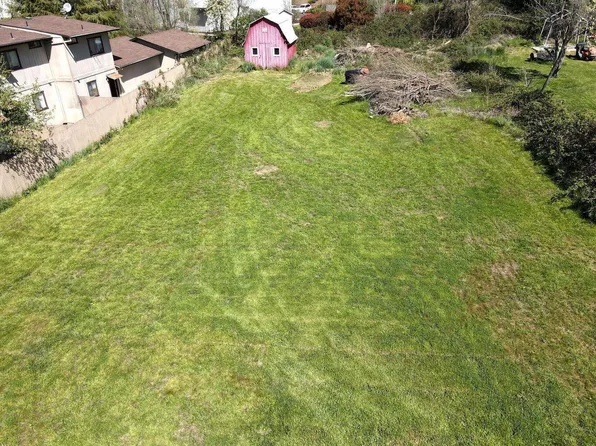 2060 NE Fairview Ave, Grants Pass, OR 97526