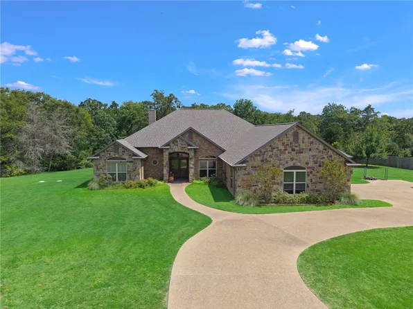 4698 River Valley Dr, Bryan, TX 77808