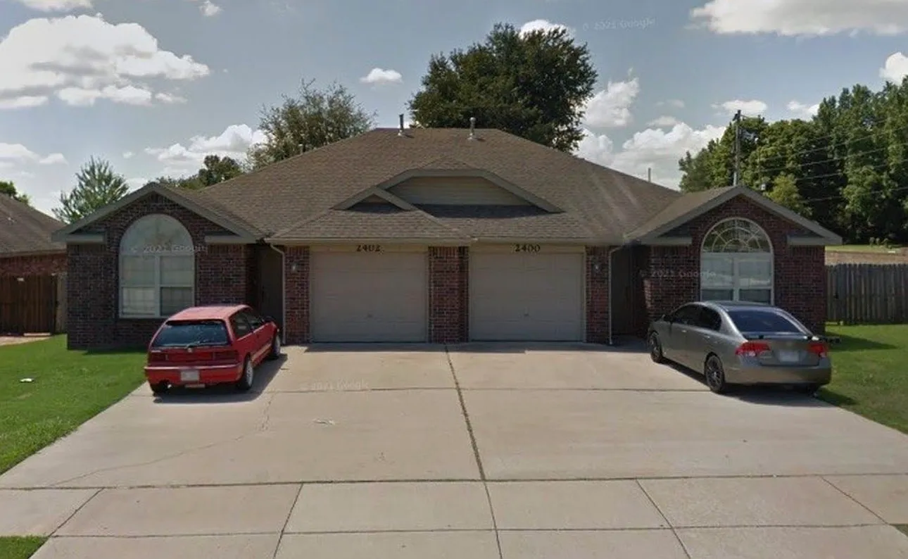 3 bed, 1200 sqft, $1,600 — Photo 1