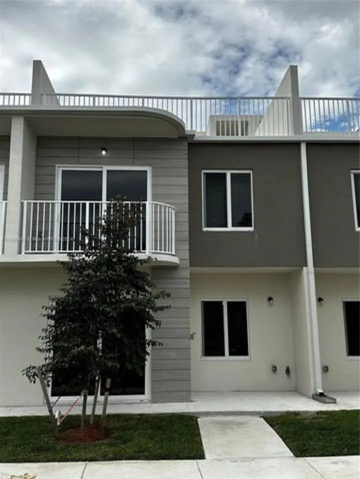 4 bed, 3.5 bath, 1430 sqft, $2,850 — Photo 1