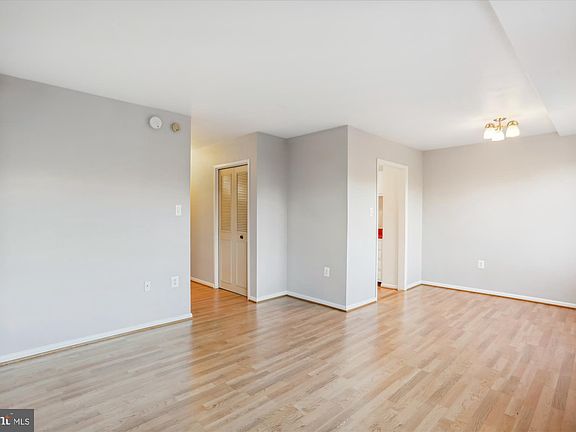 5th image of 10500 Rockville Pik #407