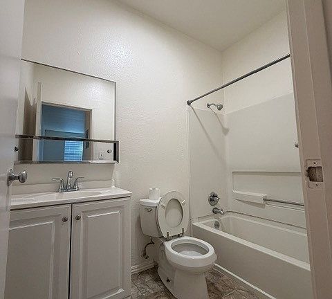5th image of 999 C St APT 3