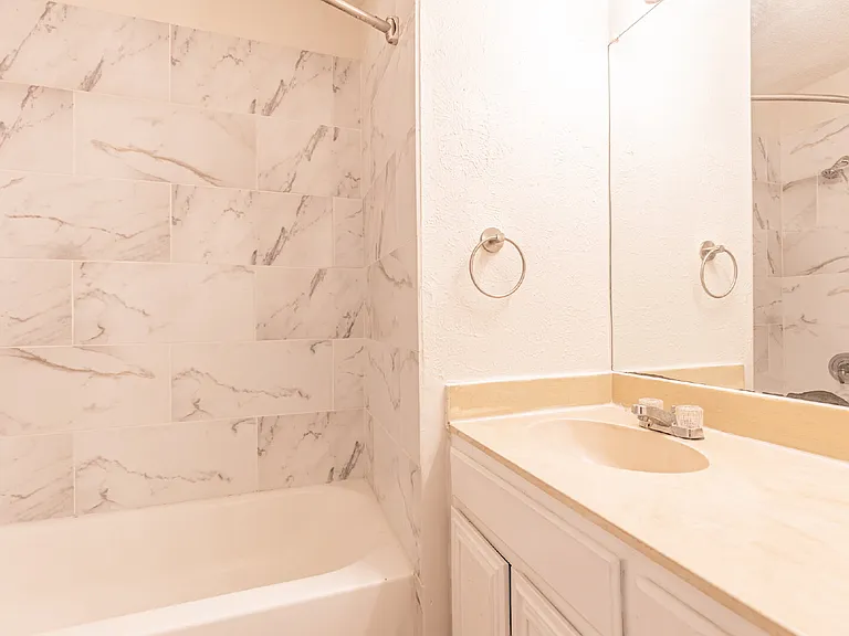 323 W William Cannon Dr #B — Photo 17