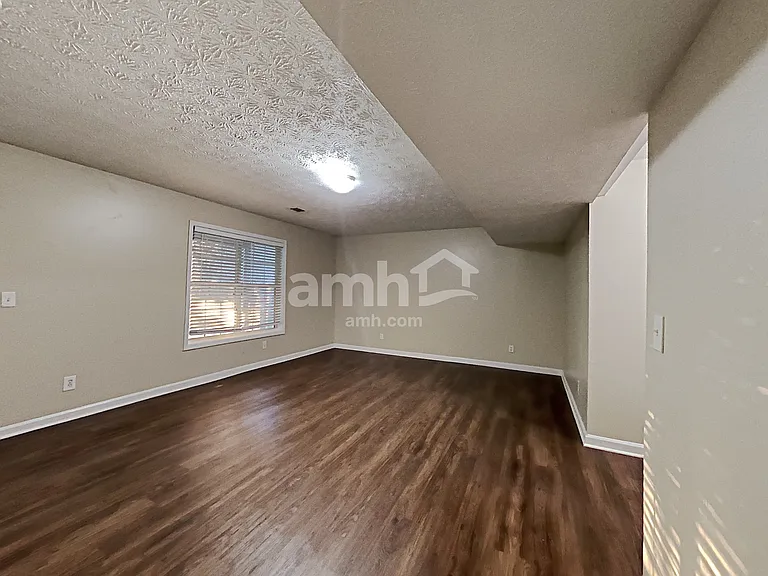 1500 Chalet Cir — Photo 5