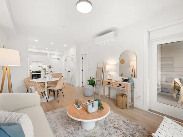 19911 76th Ave #107, Langley, BC V2Y 1S2