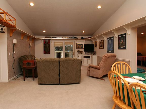 4th image of 2032 Green Valley Dr #2034