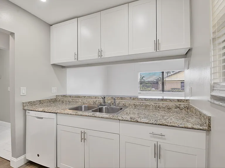 484 Springdale Cir #48D — Photo 5