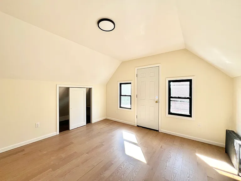 2238 Benson Ave #2F — Photo 2