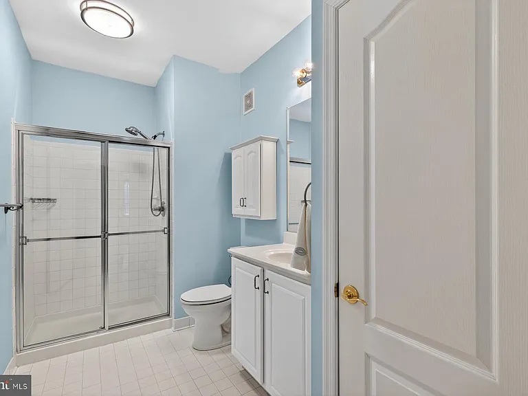 2111 Ganton Grn #208E — Photo 23