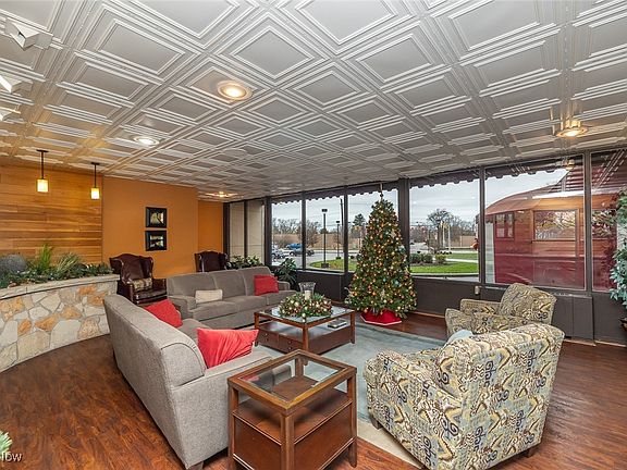 3rd image of 18501 Hilliard Blvd APT 402