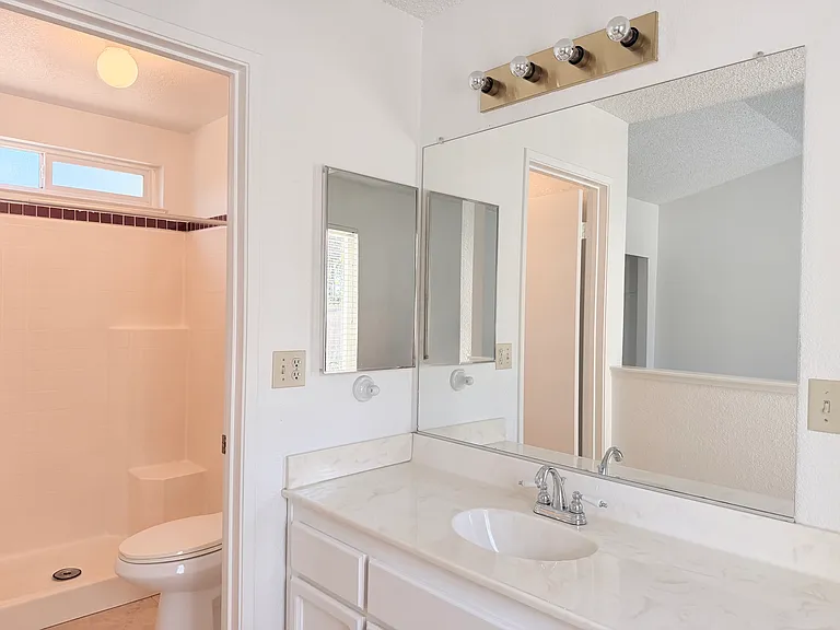 950 Spyglass Ct — Photo 2