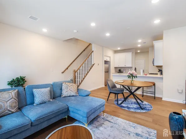 222 Jessie Pl, New Brunswick, NJ 08901