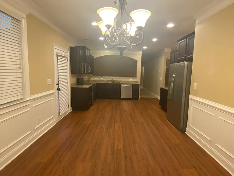 319 Haywood Dr — Photo 6