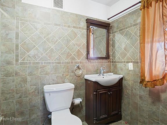 5th image of 1546 E 96th St