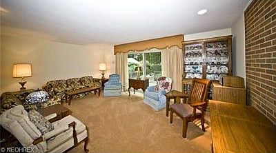 4th image of 843 Elmwood Ave