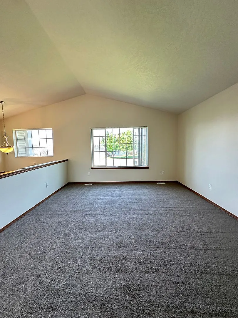 419 N Arbutus Ave — Photo 3