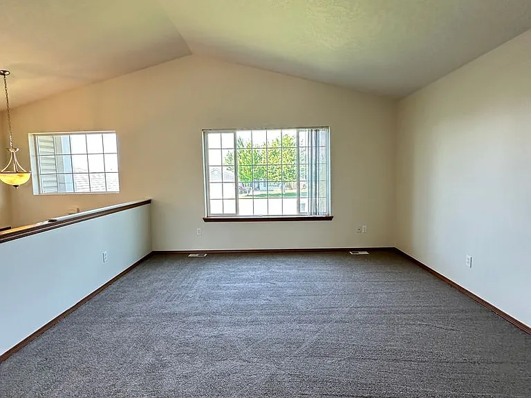 419 N Arbutus Ave — Photo 3