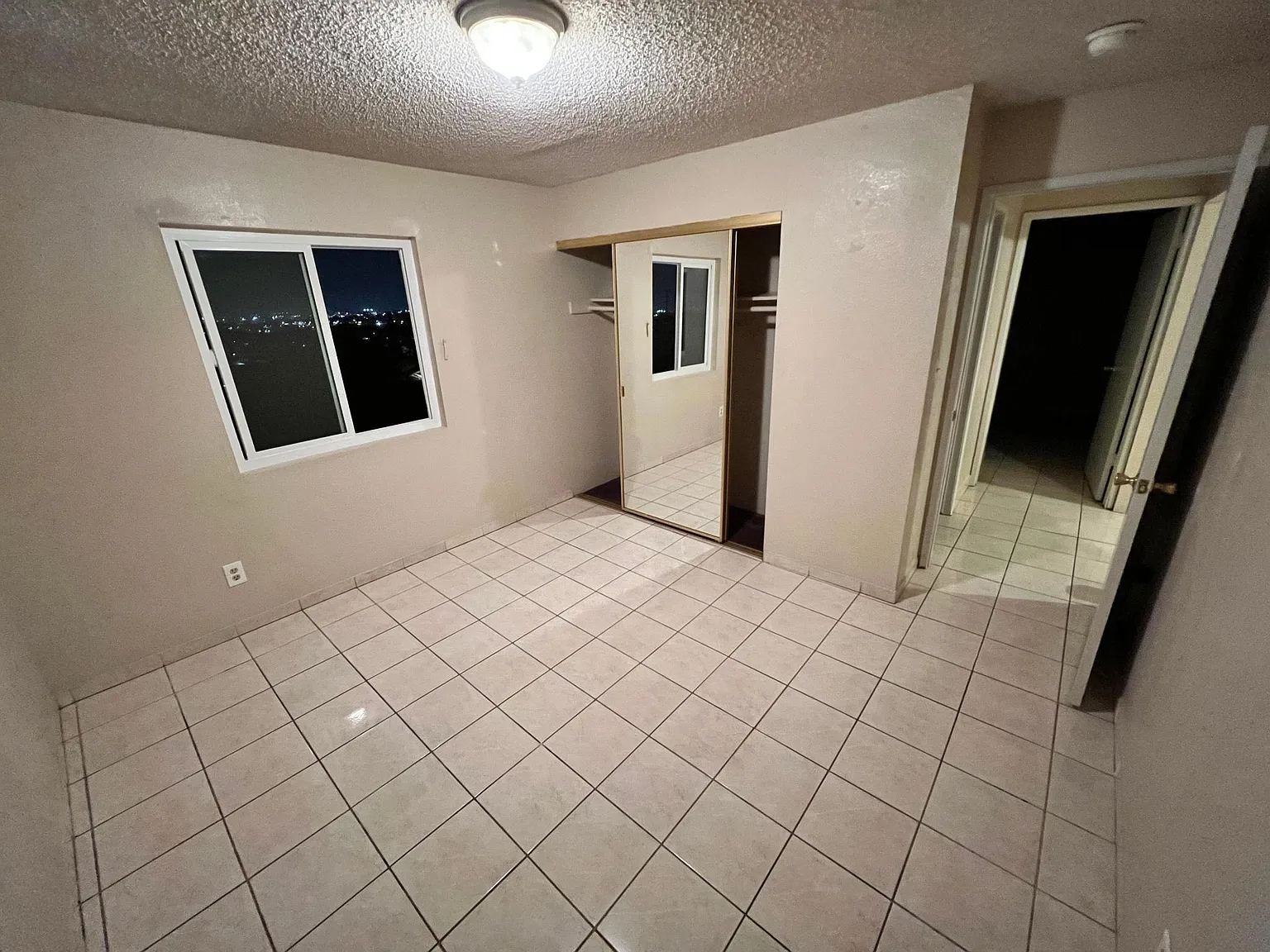 947 N Rowan Ave — Photo 4