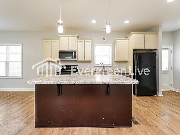 4th image of 507 Worthville St