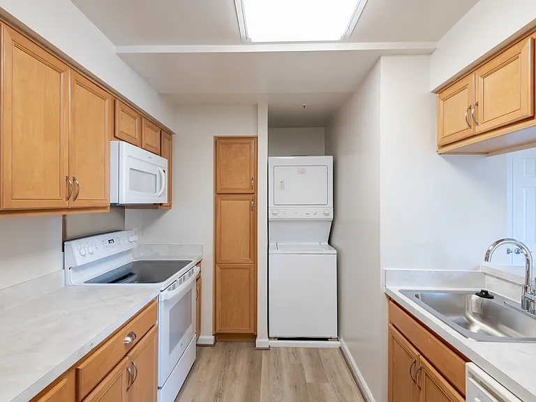 Wildwood Towers — Photo 15
