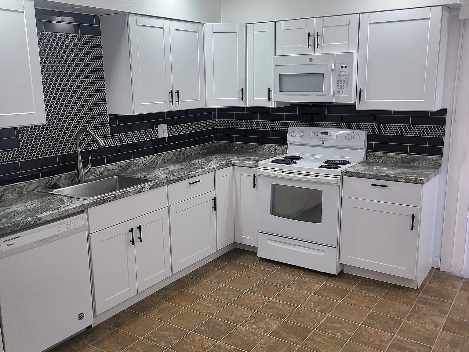 4310 Webster Pl — Photo 2