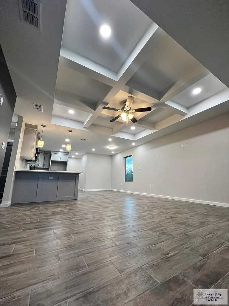 3 bed, 2.0 bath, 1347 sqft, $1,950 — Photo 4