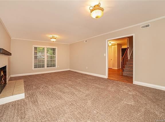 3rd image of 428 Sunnywood Ln