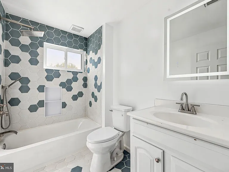 1015 McClenahan Ter — Photo 16