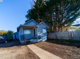 560 N 7th St, Reedsport, OR 97467