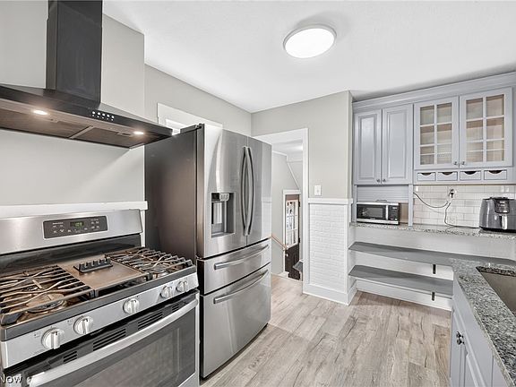 4th image of 3554 W 129th St