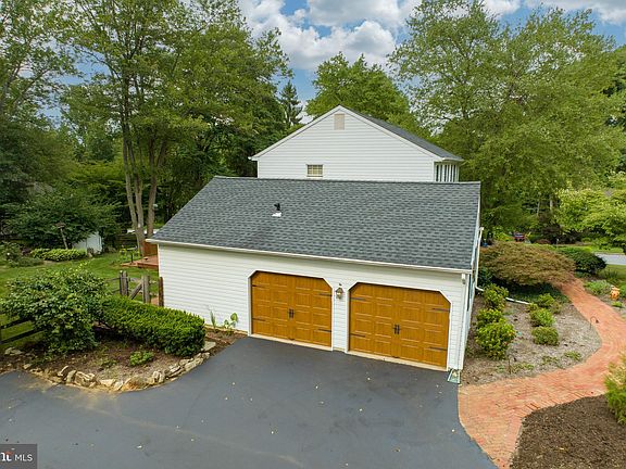 3rd image of 310 Brookwood Dr