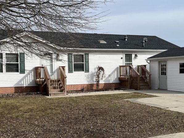 5128 Twin Lakes Dr, Smiths Creek, MI 48074