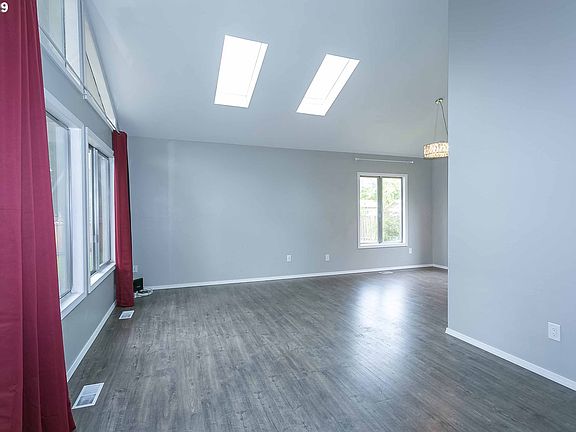 4th image of 523 NW Queens Ct