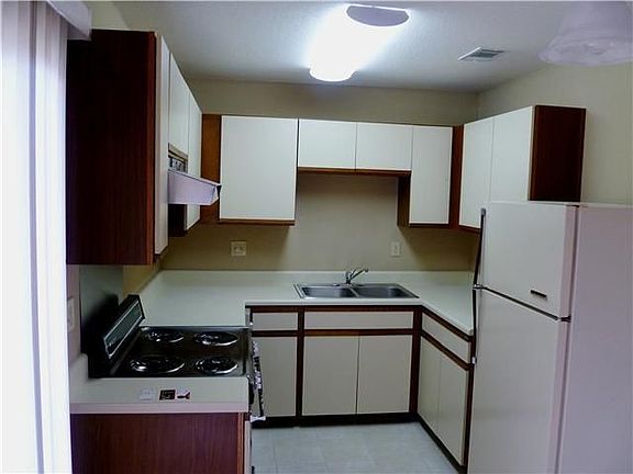 3rd image of 1015 E Yager Ln Unit 99
