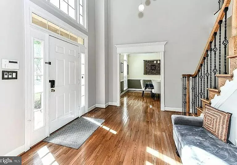 1088 Safa St — Photo 2