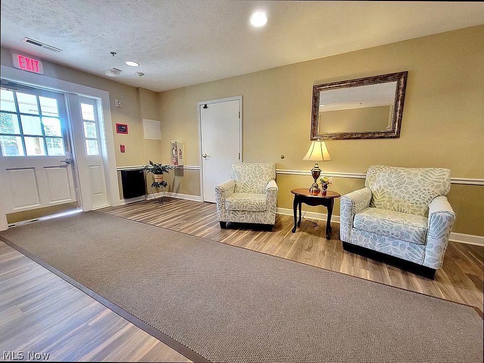 2885 Pease Dr APT 102, Rocky River, OH 44116 Zillow