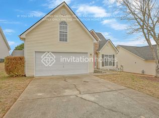 1009 Meadow Glen Cir, Fairburn, GA 30213