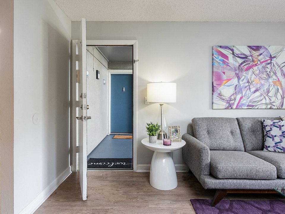 Welcome home to Arbour Pond apartments in Tampa Florida