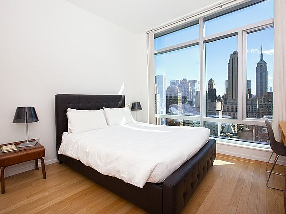 3rd image of 18 W 48th St APT 32D