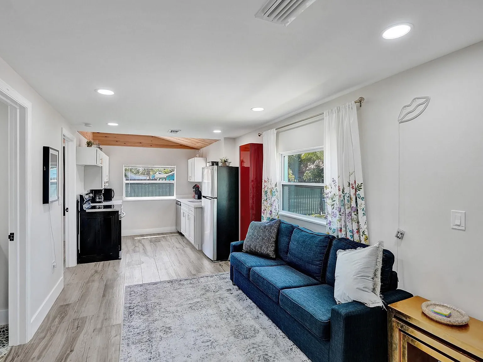 3 bed, 2.0 bath, $2,495 — Photo 4