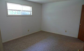 5th image of 3410 Summit Ave APT E