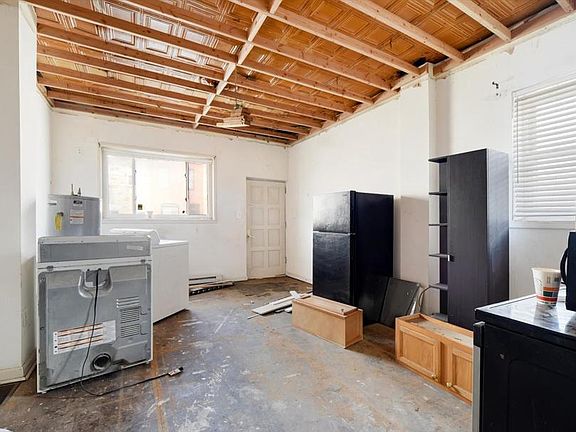 3rd image of 3209 E Lombard St