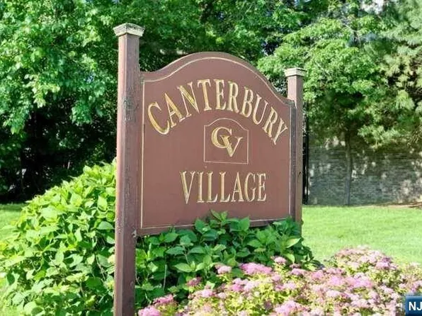 31 Canterbury Ln, New Milford, NJ 07646