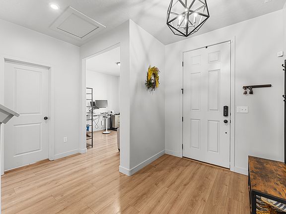 3rd image of 805 S Spring Canyon Way