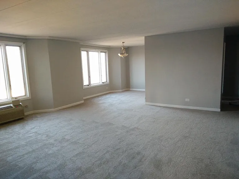 1 Renaissance Pl — Photo 4