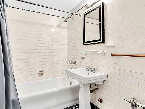 5th image of 201 W 16th St APT 4C