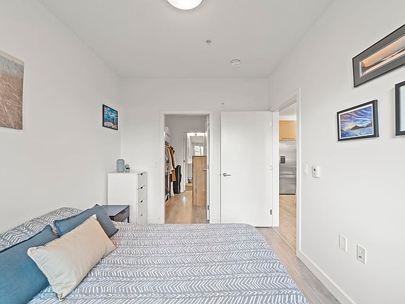 3rd image of 1621 Hamilton Ave #214